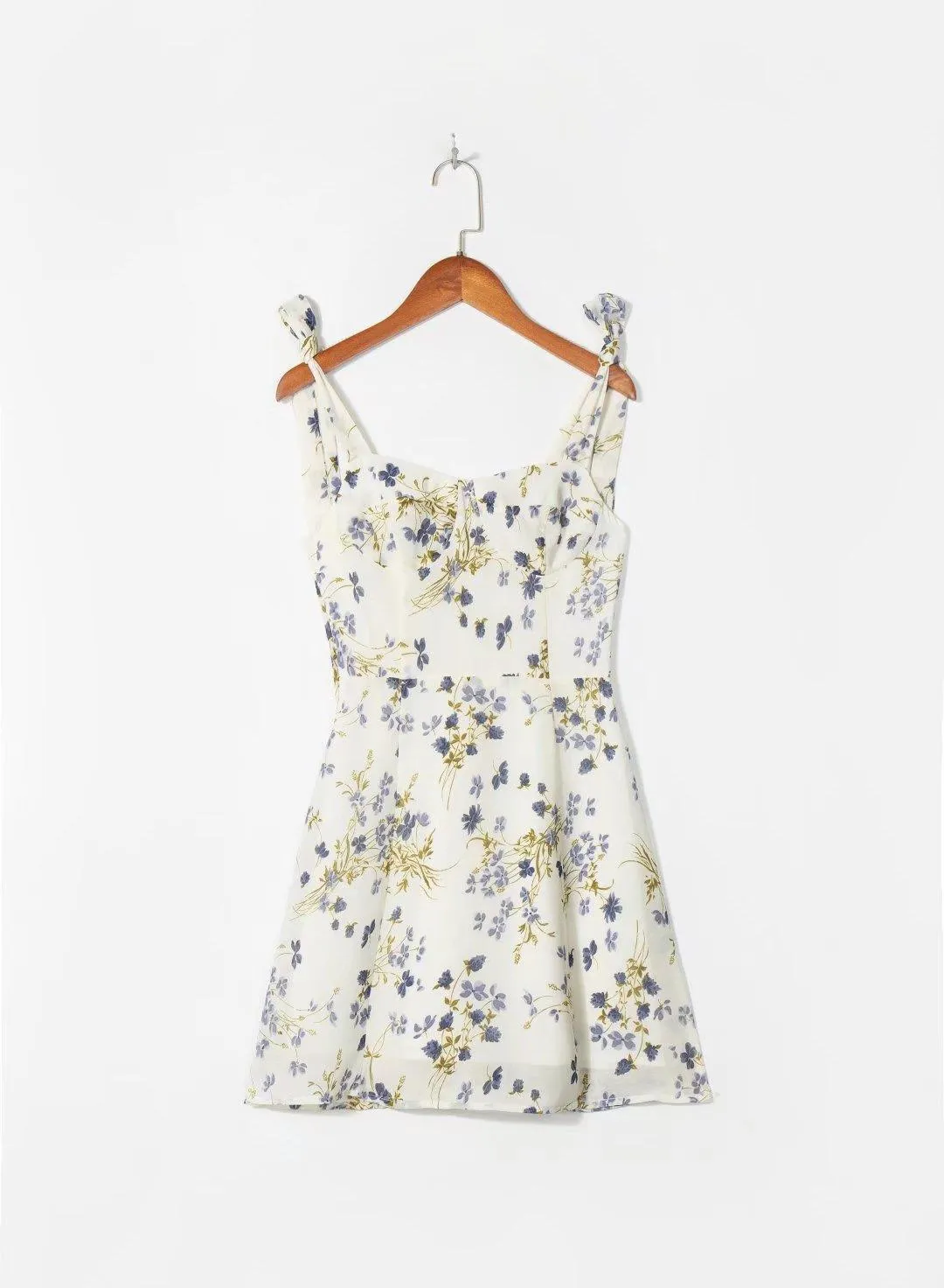 Boho Bliss: Vacation-Ready, Slimming Dress with Elastic Waist and Sling Tie