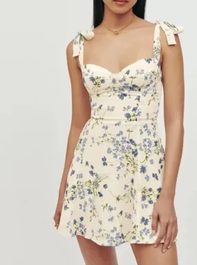 Boho Bliss: Vacation-Ready, Slimming Dress with Elastic Waist and Sling Tie