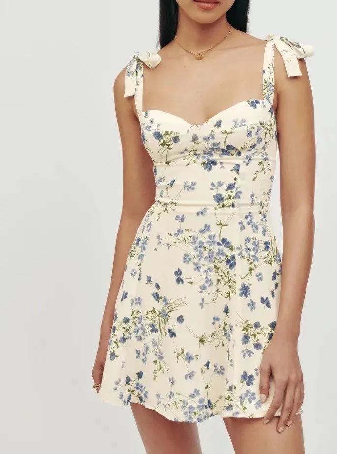 Boho Bliss: Vacation-Ready, Slimming Dress with Elastic Waist and Sling Tie