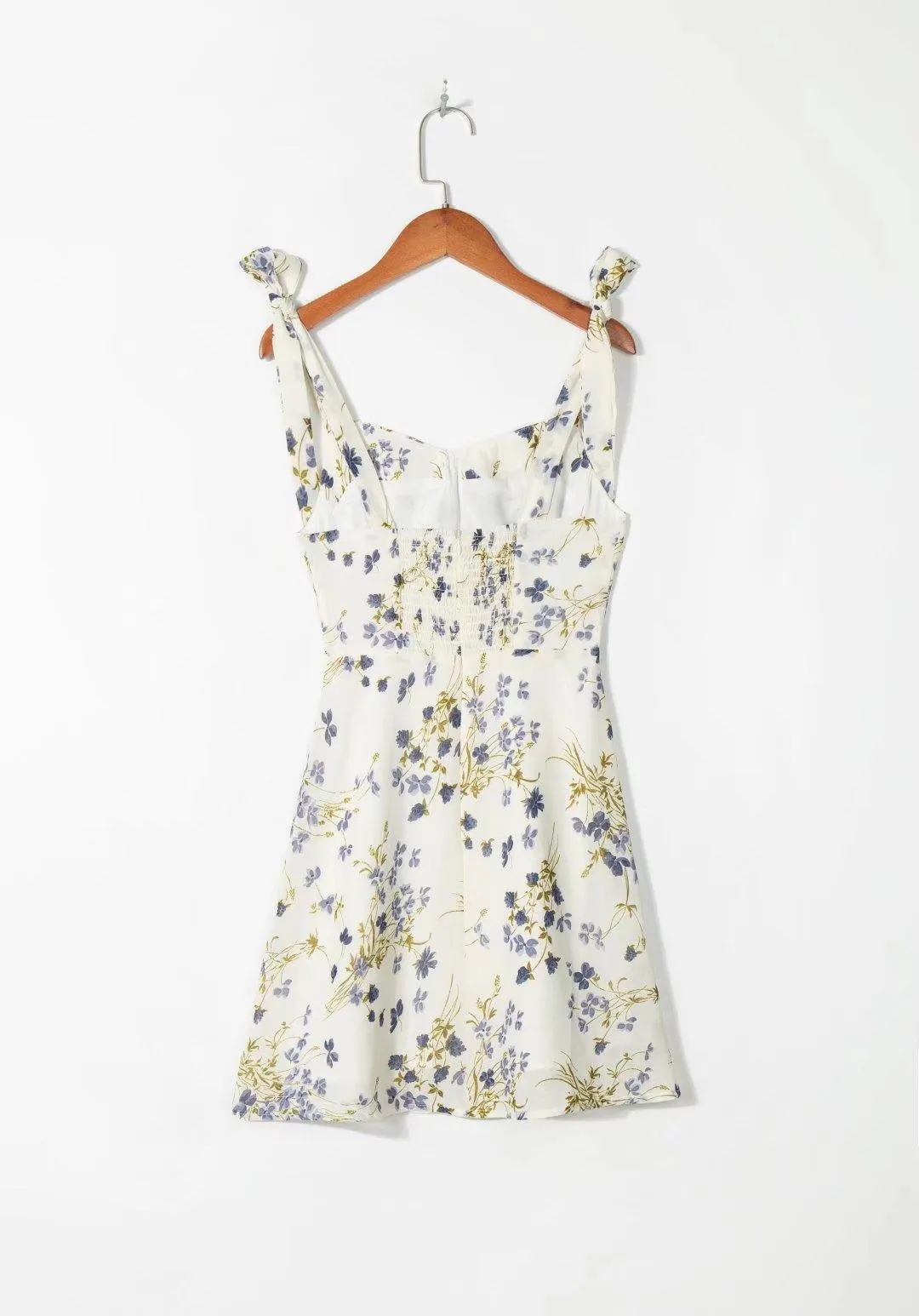 Boho Bliss: Vacation-Ready, Slimming Dress with Elastic Waist and Sling Tie